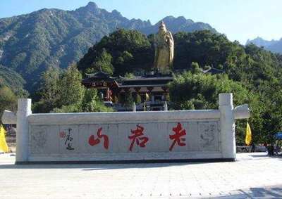 道观建悬崖上一千多年 游客排队如春运就为看这片云海
