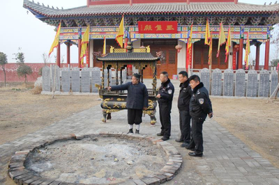 南阳青华派出所民警深入宝元宫道观开展消防安全检查