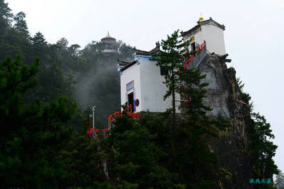 去秦岭之南只为天下最险道观的光影