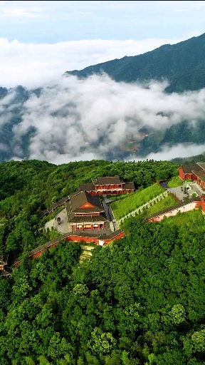 本以为跟长沙周边大多数山上一样,道观就是个普通的老房子,.
