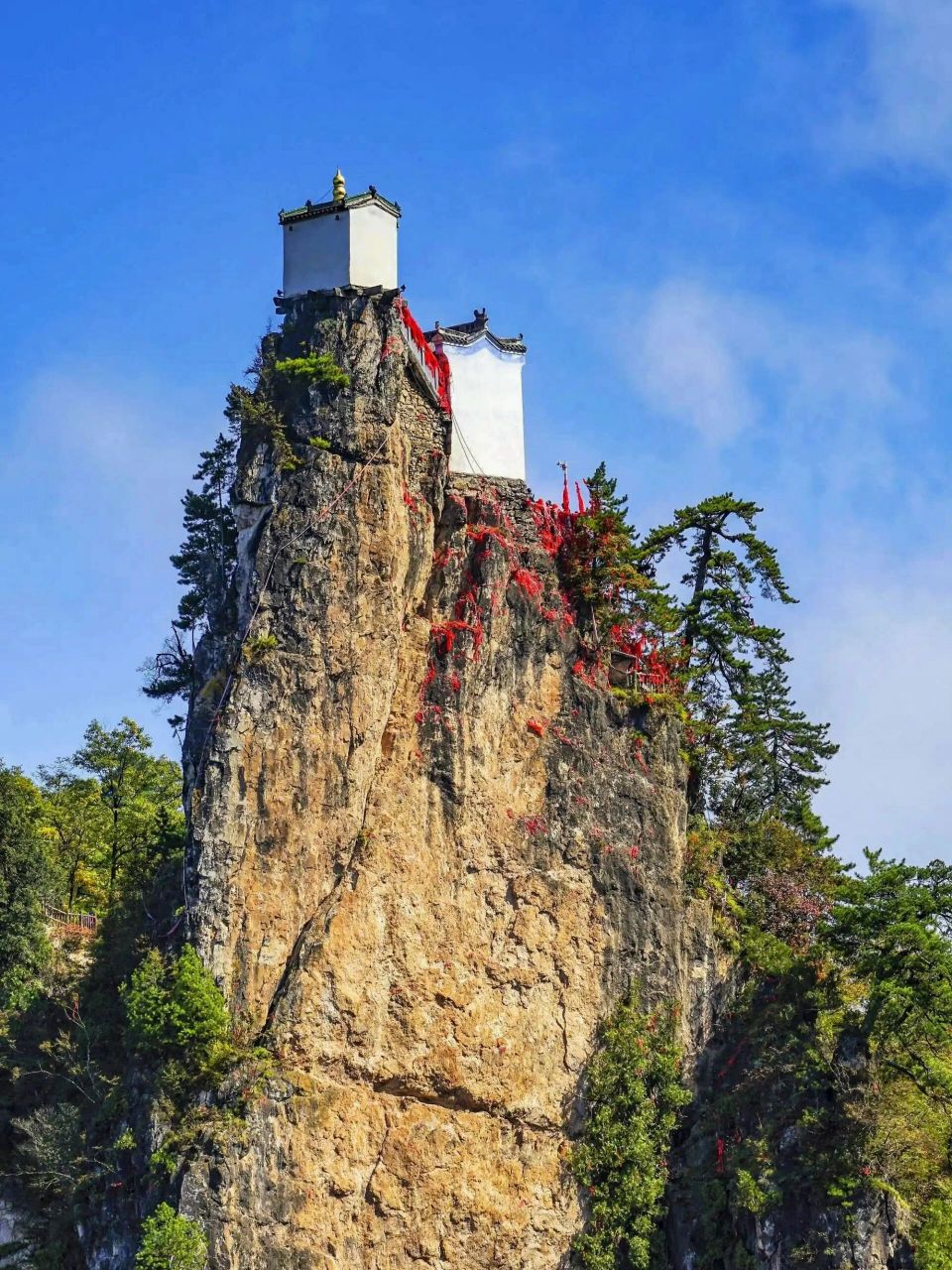 天下最险道观—镇安塔云山 塔云山 4a级旅游景区,位于陕西