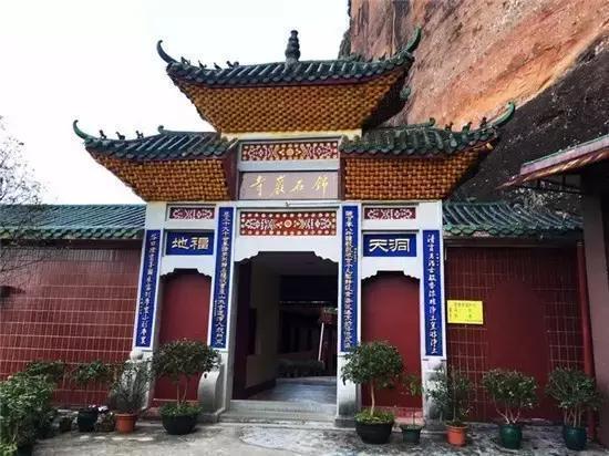 探秘广东韶关丹霞山 自然奇观与道教文化的完美融合