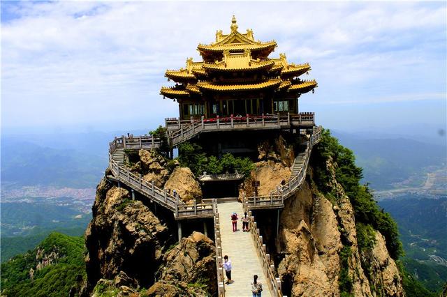 老君山金顶道观群 雄奇壮丽的道教圣地