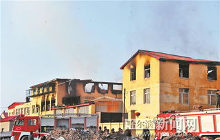 哈尔滨家具厂火灾蔓延，三层楼遭火舌吞噬，毗邻道观幸免于难